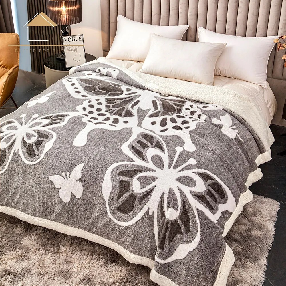 Patura super pufoasa cu blanita, 3D cu fluturi, 200x230 cm, PUF04