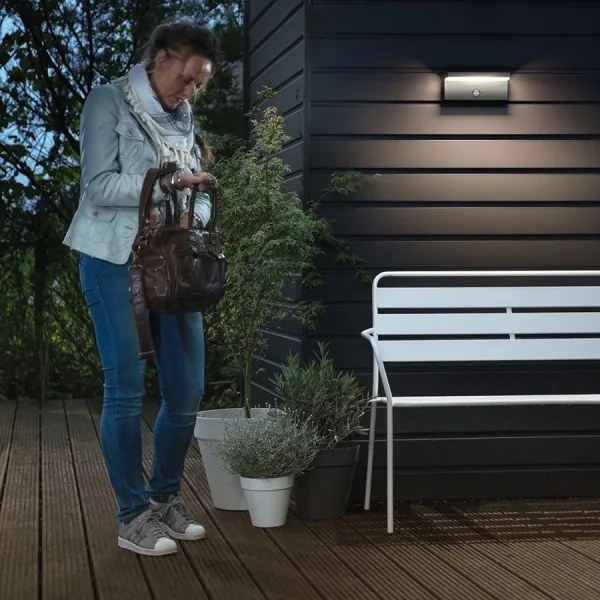 Aplică LED de exterior cu senzor BUSTAN 2xLED/4,5W IP44 Philips 16484/93/P0