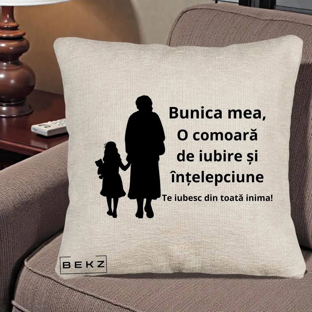Cadou pentru Bunica - Perna Personalizata Bunica Mea Comoara Iubire Intelepciune Silueta, 40x40 cm, Bej Canapea, Husa Detasabila, Perna Inclusa, BEKZ®