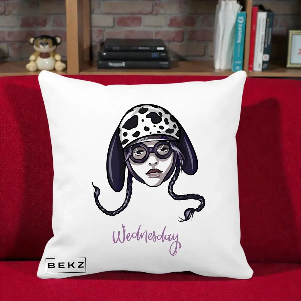 Perna Personalizata Wednesday Addams cu Caine Dalmatian, 40x40 cm, Alba Mata, Husa Detasabila, Perna Inclusa, BEKZ®