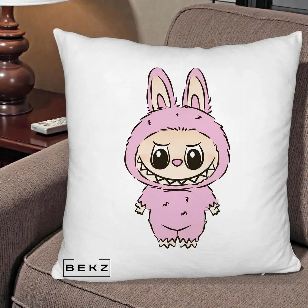 Perna Personalizata Labubu Mov Pastel, 40x40 cm, Alb Pufos, Husa Detasabila, Perna Inclusa, BEKZ®