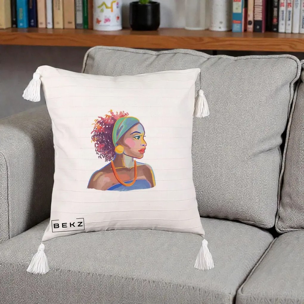 Perna Decorativa Portret Femeie Urbana Acuarela, 40x40 cm, Bej cu Franjuri, Husa Detasabila, Perna Inclusa, BEKZ®