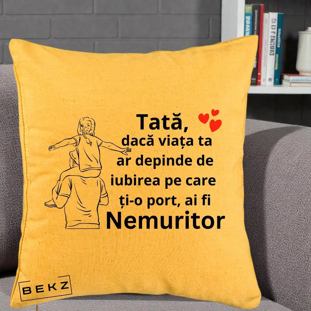 Cadou pentru Tata - Perna Personalizata Tata Supererou Nemuritor, 40x40 cm, Galben, Husa Detasabila, Perna Inclusa, BEKZ®