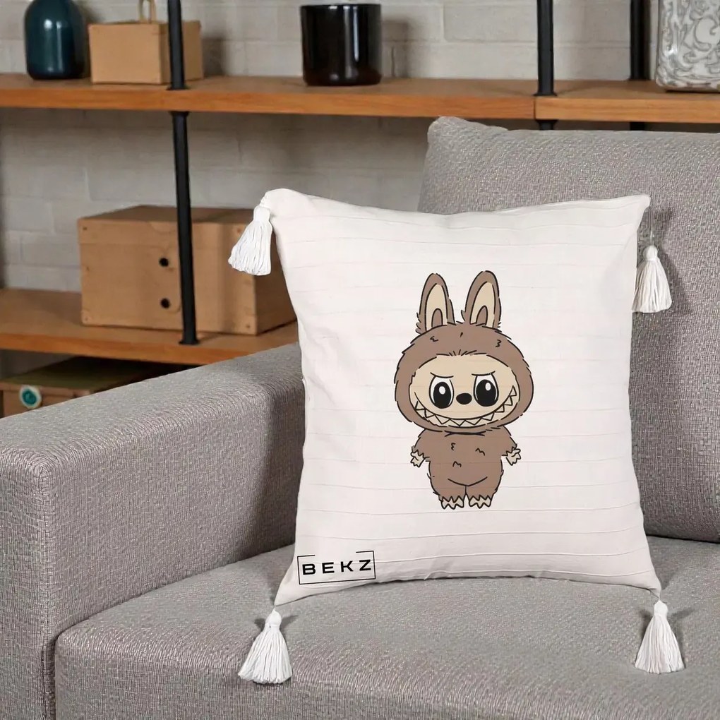Perna Personalizata Labubu Maro Natural Solo, 40x40 cm, Bej cu Franjuri, Husa Detasabila, Perna Inclusa, BEKZ®