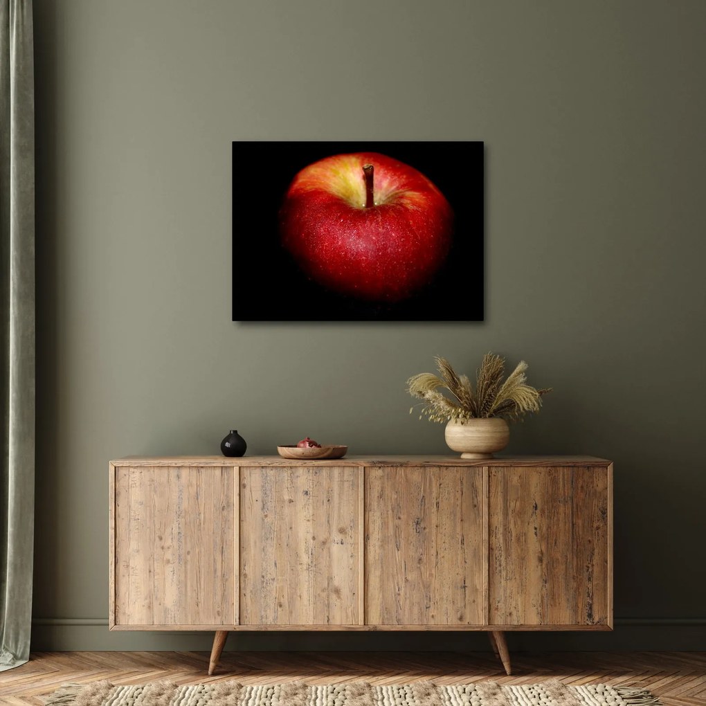 Tablou cu măr pe fundal negru (70x50 cm)