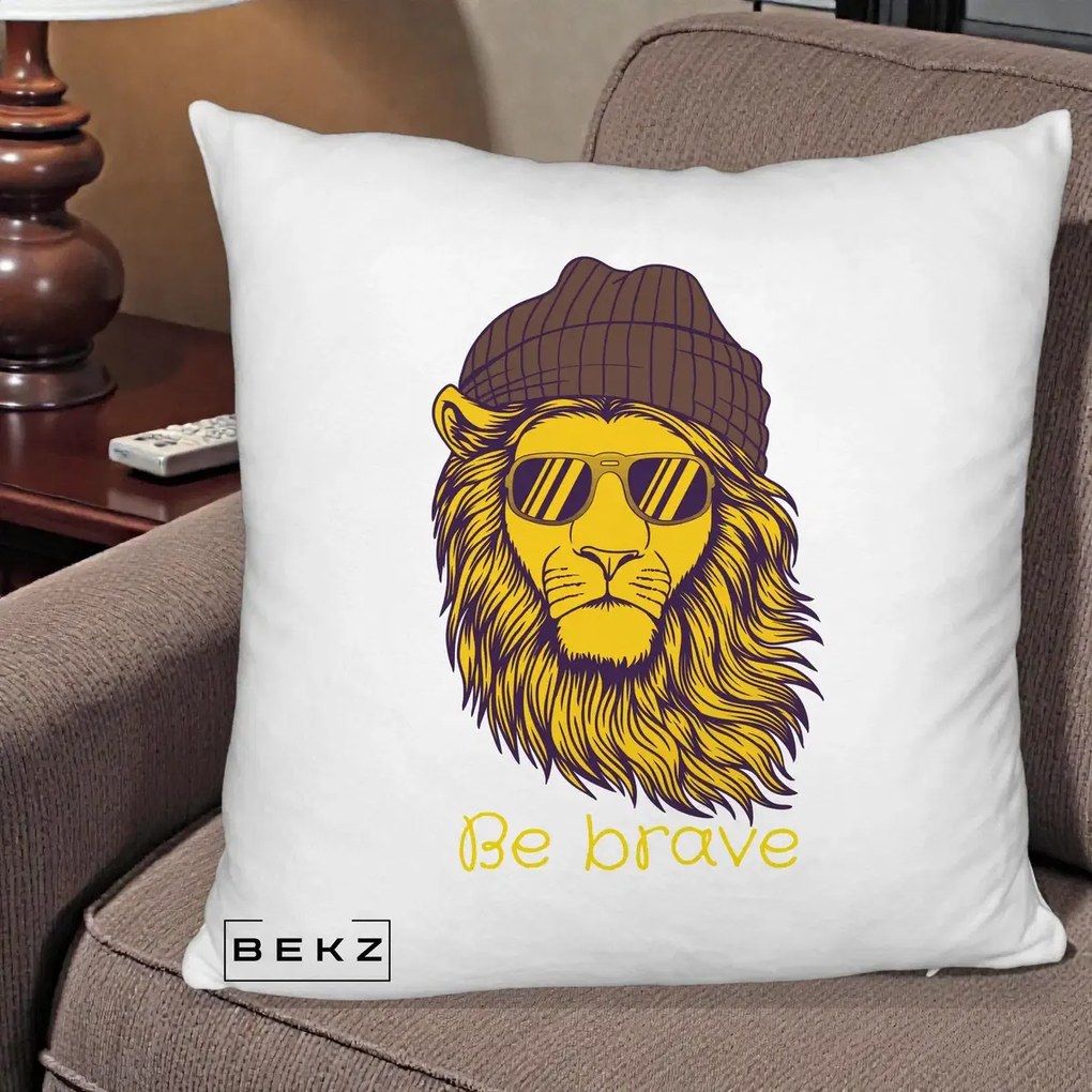 Perna Decorativa Leu Hipster Be Brave, 40x40 cm, Alb Pufos, Husa Detasabila, Perna Inclusa, BEKZ®