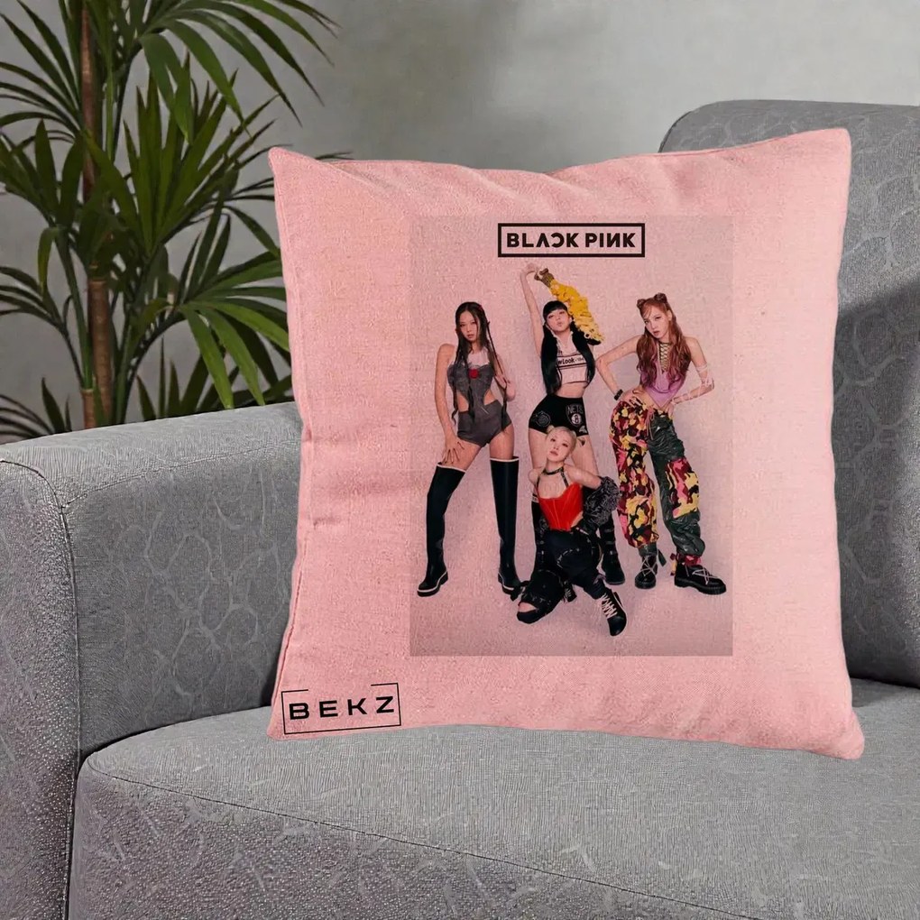 Perna Personalizata K-pop BLACKPINK Fotografie Grup Tinute Edgy, 40x40 cm, Roz, Husa Detasabila, Perna Inclusa, BEKZ®