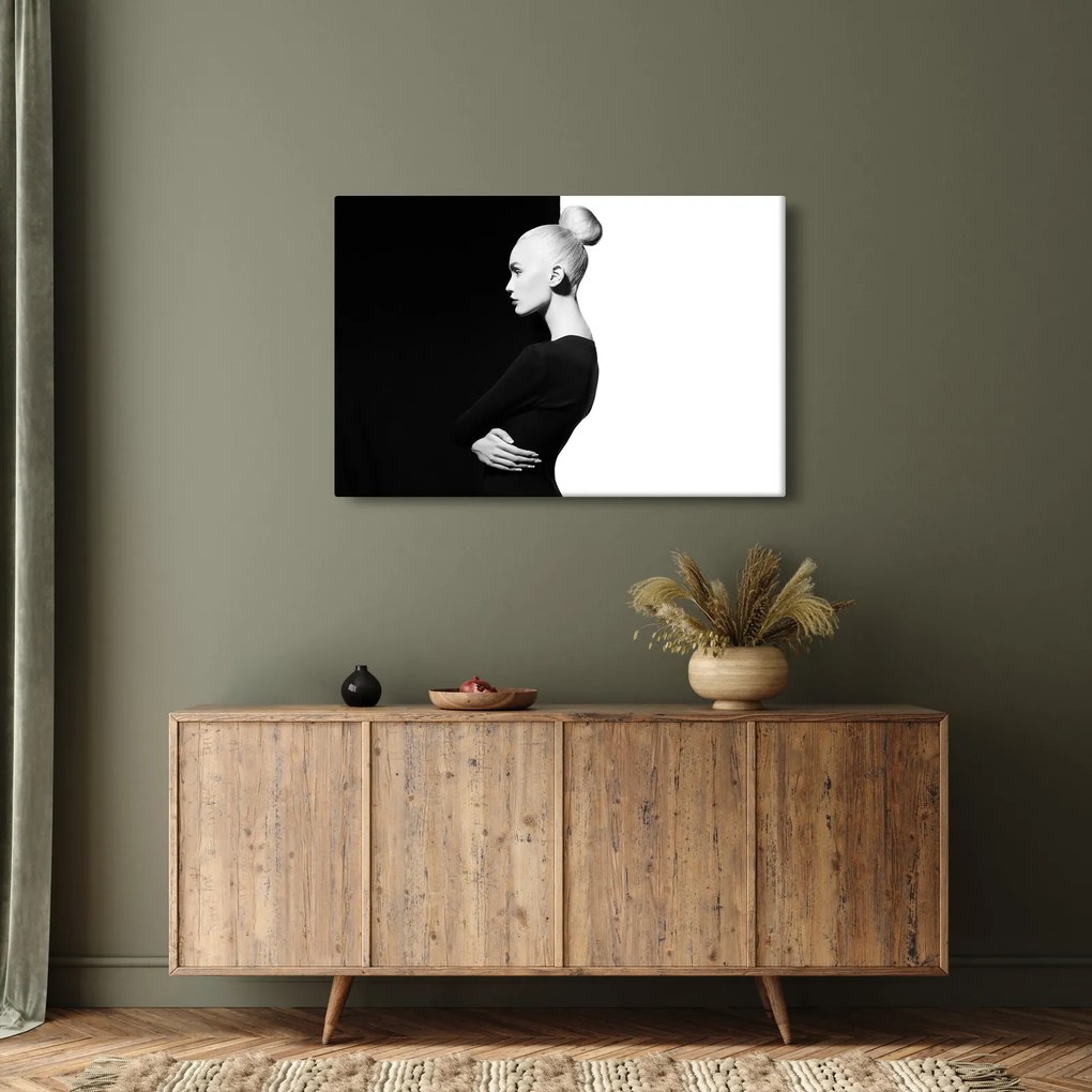 Tablou - O femeie à la yin și yang (90x60 cm)
