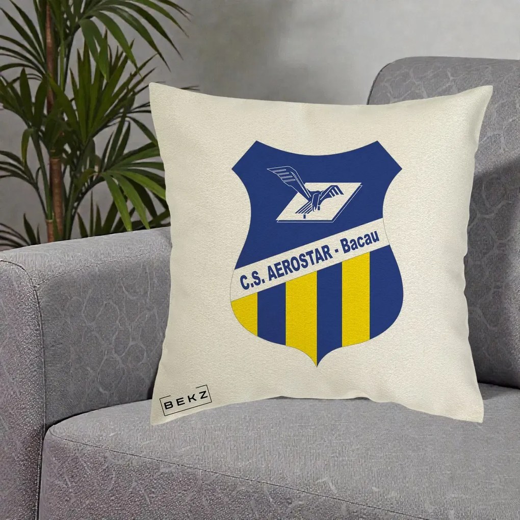 Perna Personalizata CS Aerostar Bacau Fotbal, 40x40 cm, Ecru, Husa Detasabila, Perna Inclusa, BEKZ®