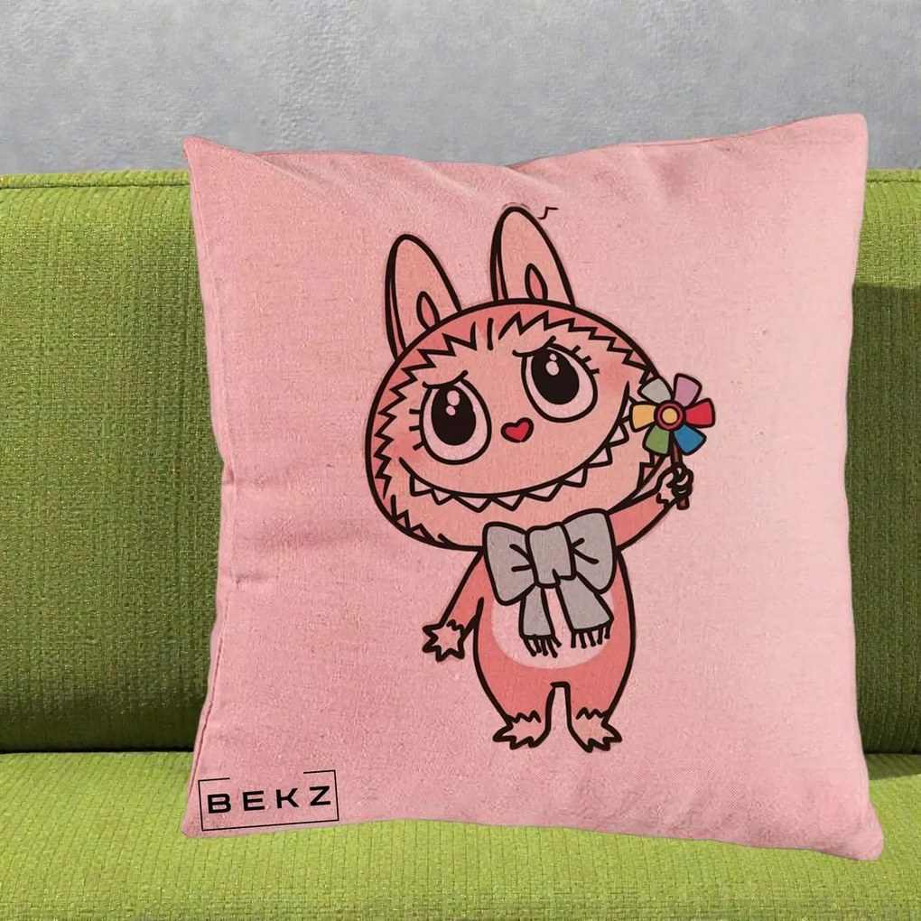 Perna Personalizata Labubu Roz cu Morisca, 40x40 cm, Roz, Husa Detasabila, Perna Inclusa, BEKZ®