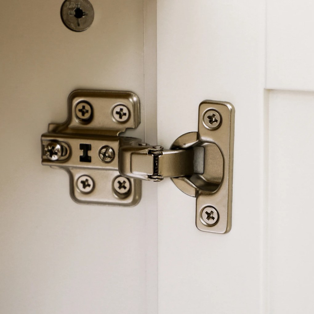 HOMCOM Credență de Bucătărie cu 3 Uși, Mobilier Modern de Bucătărie cu Raft Reglabil, Credență Tip Bufet pentru Sufragerie, Sala de Mese și Salon, 120x40x70 cm, Alb și Culoare Lemn | Aosom Romania