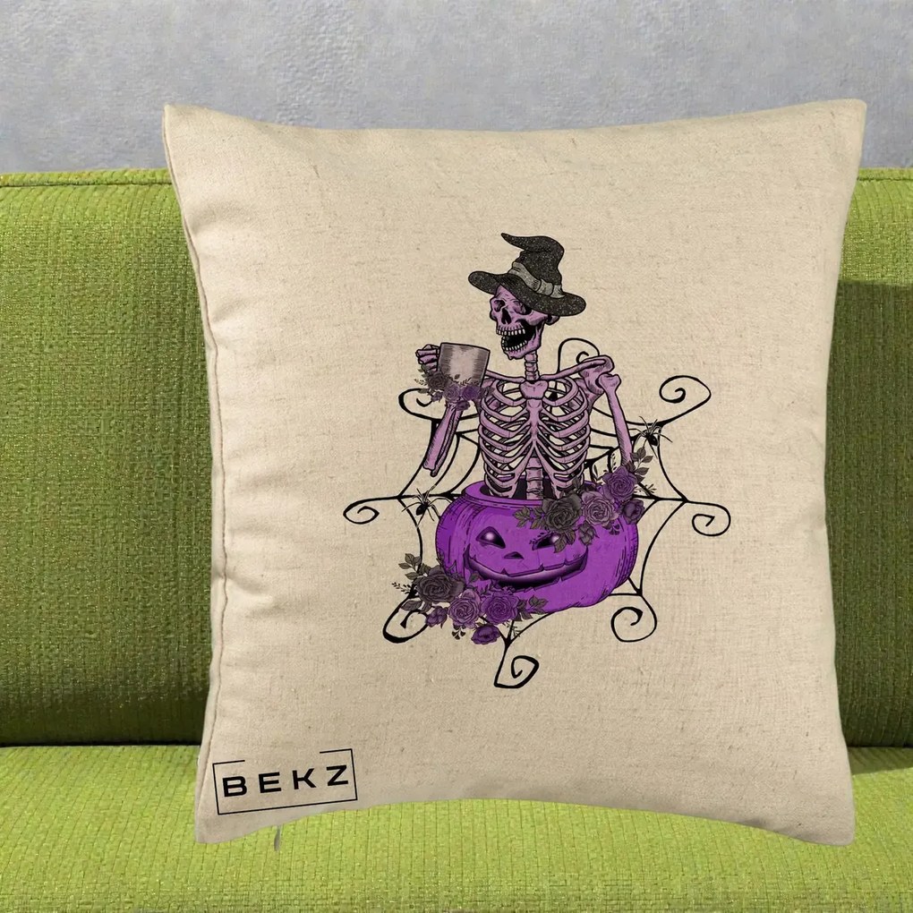 Perna Decorativa Schelet Vrajitor cu Dovleac Violet Halloween, 40x40 cm, Bej, Husa Detasabila, Perna Inclusa, BEKZ®