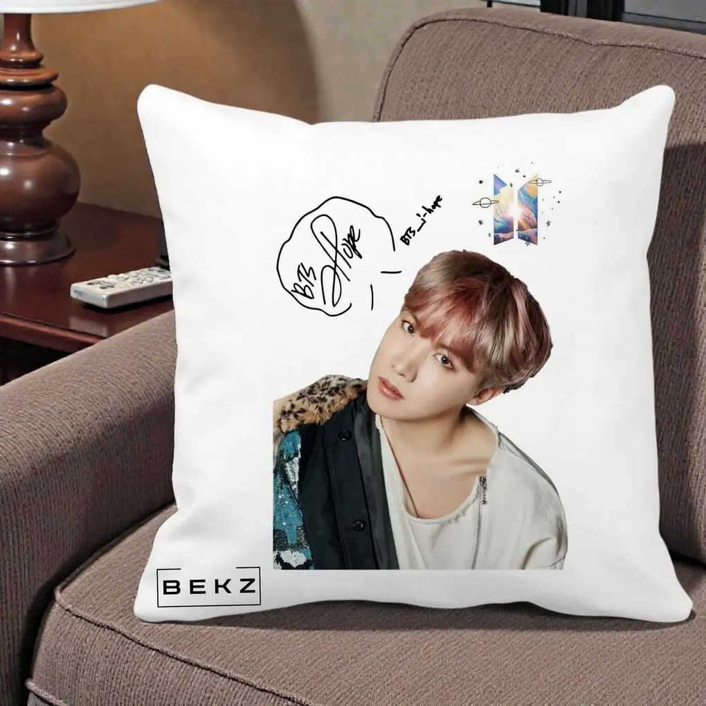 Perna Personalizata K-pop BTS J-Hope Par Roz Autograf, 40x40 cm, Alba Mata, Husa Detasabila, Perna Inclusa, BEKZ®
