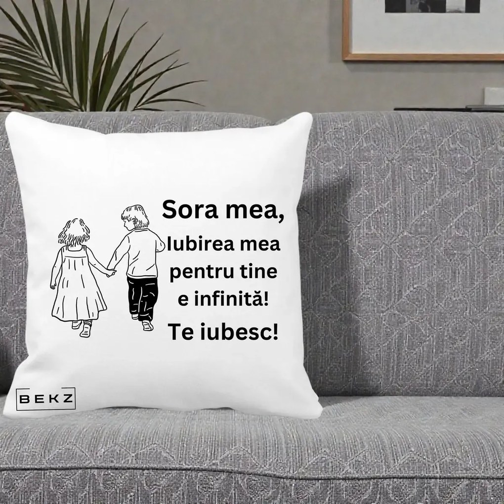 Cadou pentru Sora - Perna Personalizata Sora Mea Te Iubesc Copii Tinand Maini din Spate, 40x40 cm, Alba Mata, Husa Detasabila, Perna Inclusa, BEKZ®