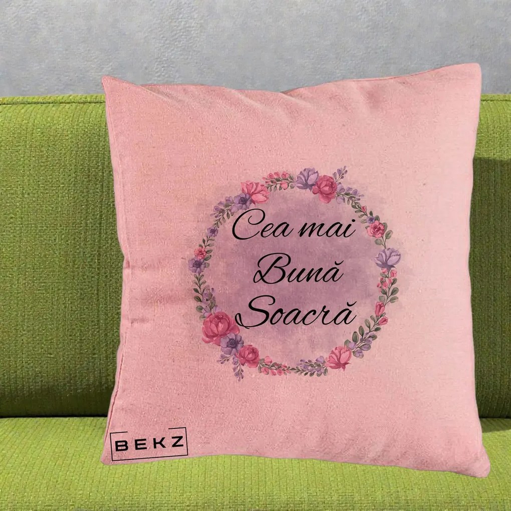 Cadou pentru Soacra - Perna Personalizata Cea mai Buna Soacra cu Coronita Flori Roz si Mov, 40x40 cm, Roz, Husa Detasabila, Perna Inclusa, BEKZ®