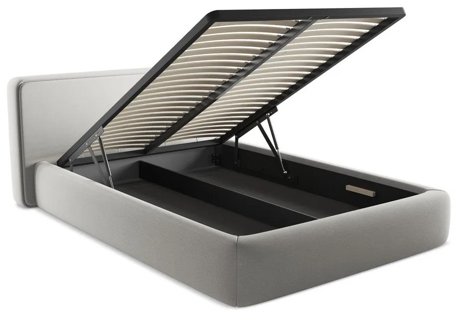 Pat matrimonial gri deschis tapițat cu spațiu de depozitare cu somieră 140x200 cm Kiana – Makamii