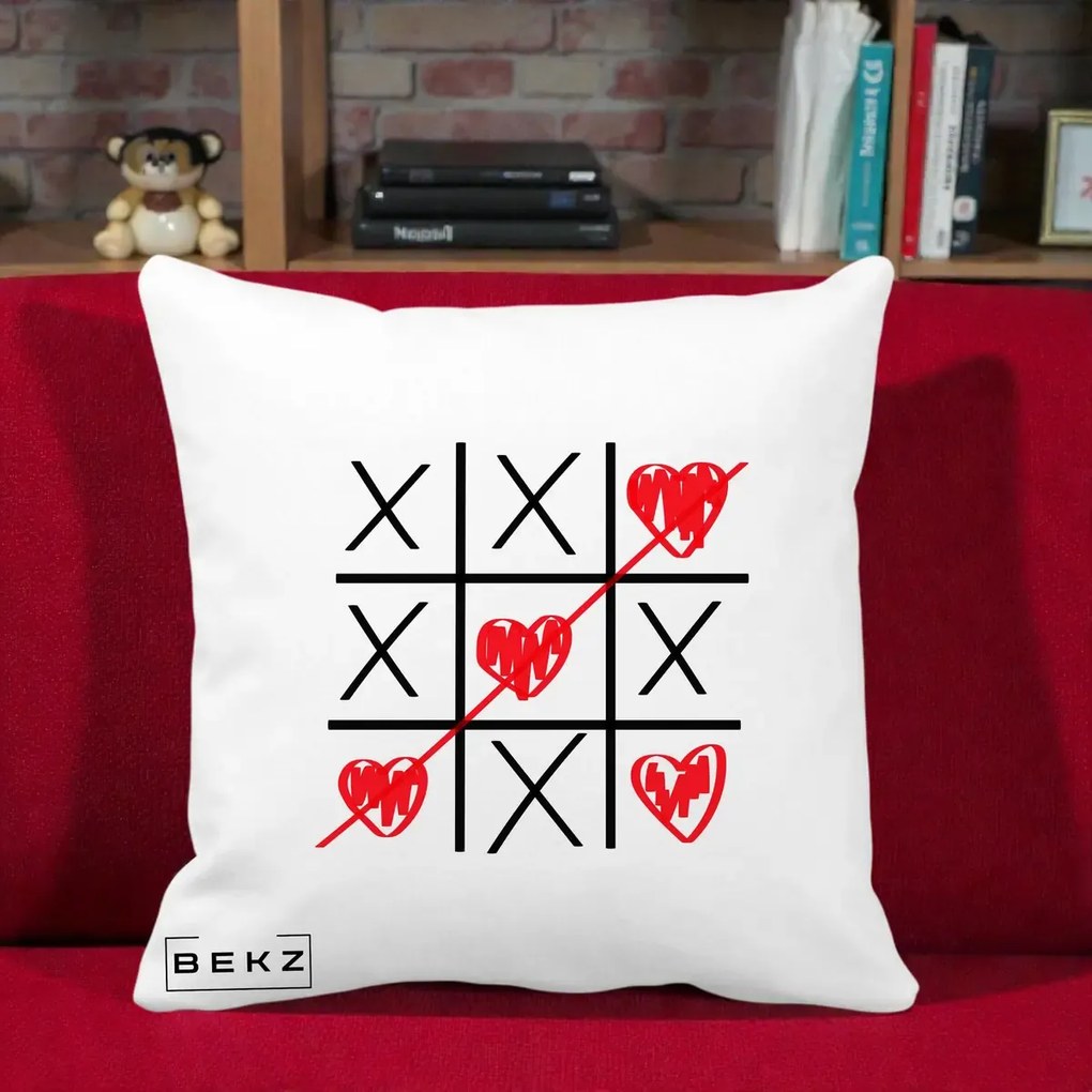 Cadou Romantic - Perna Personalizata Love Joc X si Inima cu Castigator Iubire, 40x40 cm, Alba Mata, Husa Detasabila, Perna Inclusa, BEKZ®