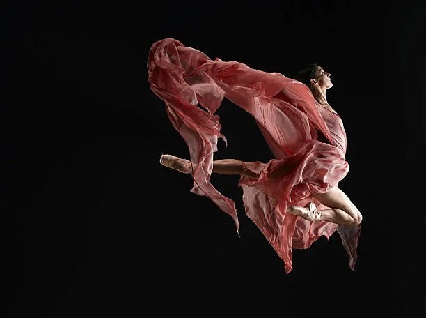 Fotografie Ballet dancer wearing flowing dress in, Ryan McVay