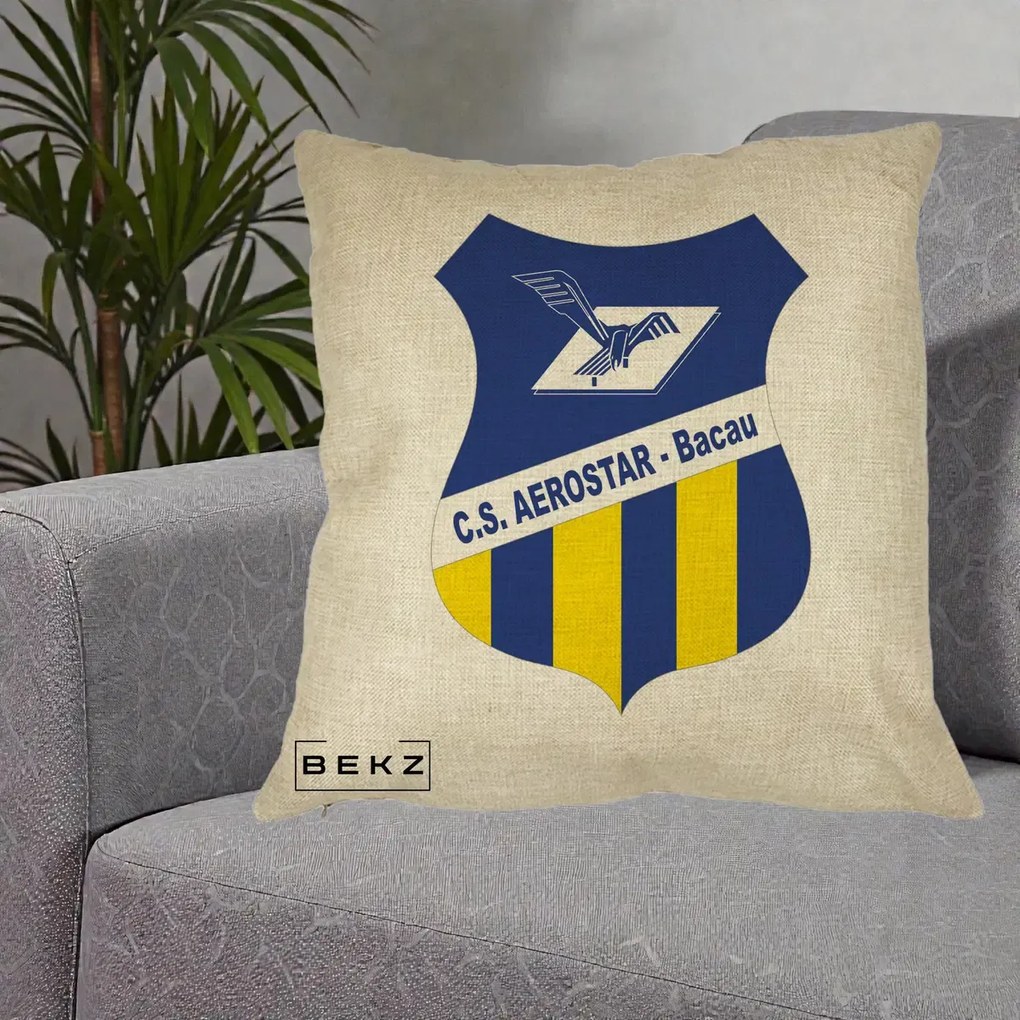 Perna Personalizata CS Aerostar Bacau Fotbal, 40x40 cm, Crem, Husa Detasabila, Perna Inclusa, BEKZ®