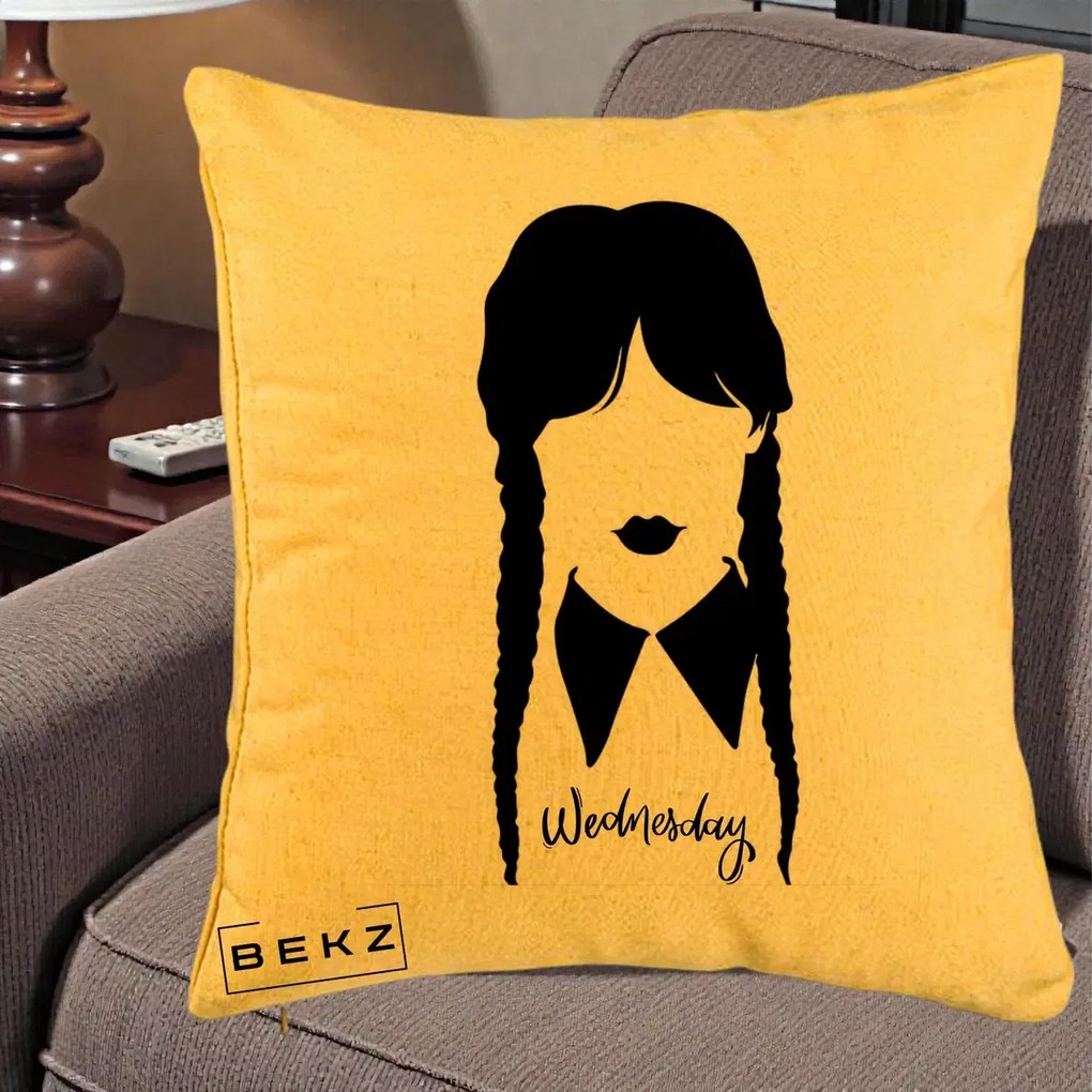 Perna Personalizata Wednesday Addams Silueta Alb-Negru, 40x40 cm, Galben, Husa Detasabila, Perna Inclusa, BEKZ®