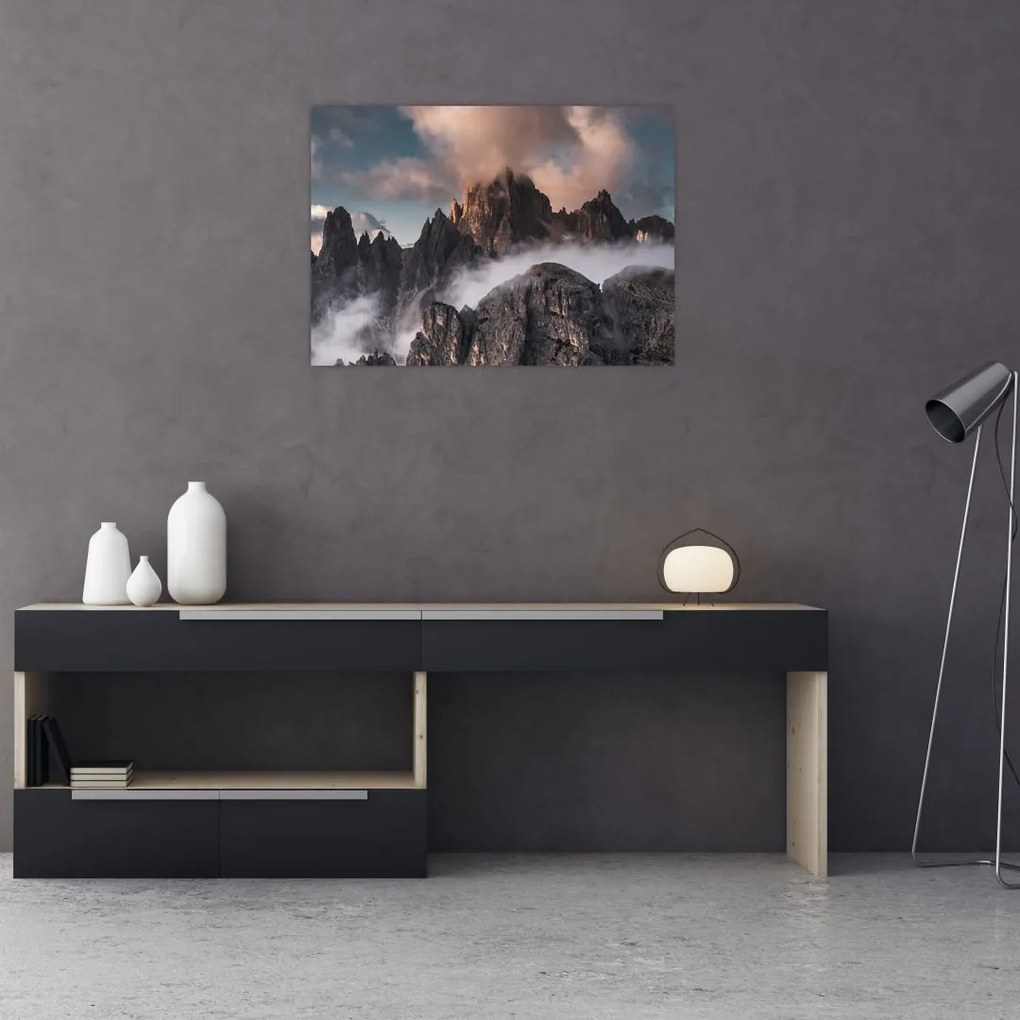 Tablou pe sticlă - Dolomiți Italieni ascunși în ceață (70x50 cm)