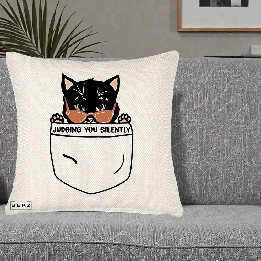 Perna Decorativa Judging You Silently Pisica Buzunar, 40x40 cm, Crem Reliefat, Husa Detasabila, Perna Inclusa, BEKZ®