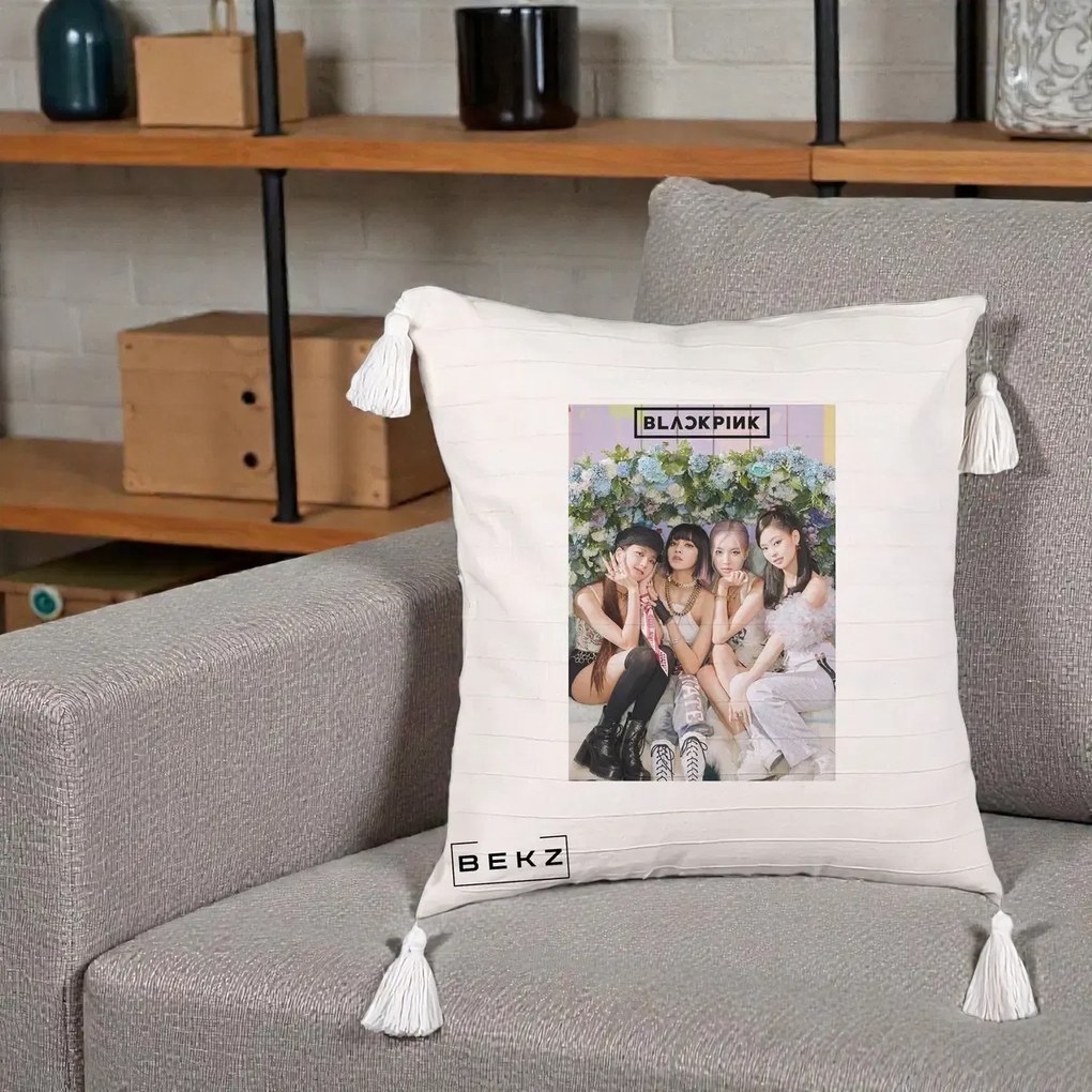 Perna Personalizata K-pop BLACKPINK Foto Grup, 40x40 cm, Bej cu Franjuri, Husa Detasabila, Perna Inclusa, BEKZ®