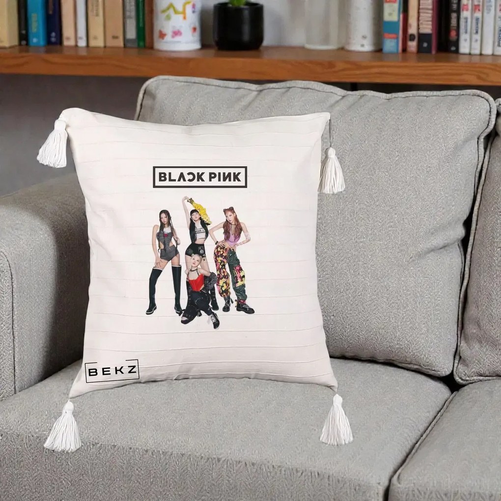 Perna Personalizata K-pop BLACKPINK Fotografie de Grup, 40x40 cm, Bej cu Franjuri, Husa Detasabila, Perna Inclusa, BEKZ®