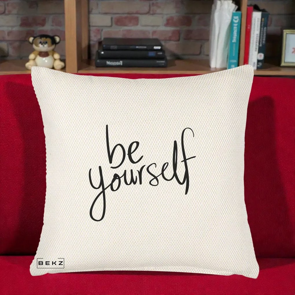 Perna Decorativa Be Yourself Caligrafie Neagra, 40x40 cm, Crem Reliefat, Husa Detasabila, Perna Inclusa, BEKZ®