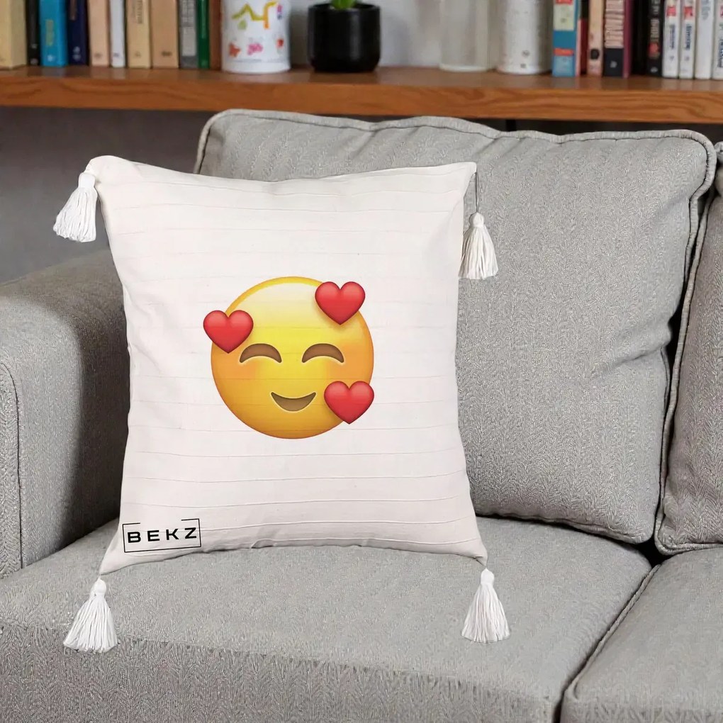Perna Decorativa Emoji cu 3 Inimi, 40x40 cm, Bej cu Franjuri, Husa Detasabila, Perna Inclusa, BEKZ®