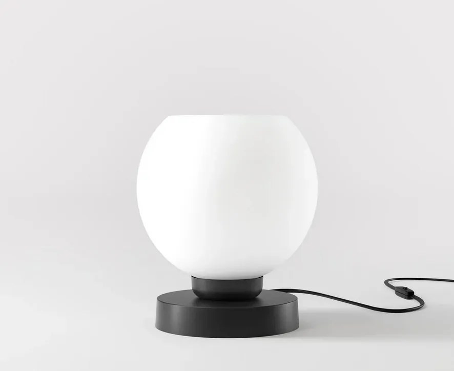 Veioza, Lampa de masa din alama Globe