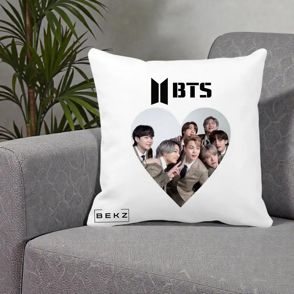 Perna Personalizata K-pop BTS Grup Fotografie in Inima, 40x40 cm, Alba Mata, Husa Detasabila, Perna Inclusa, BEKZ®