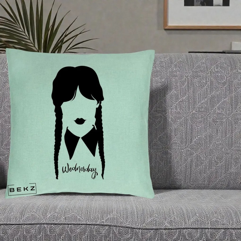 Perna Personalizata Wednesday Addams Silueta Alb-Negru, 40x40 cm, Verde Menta, Husa Detasabila, Perna Inclusa, BEKZ®