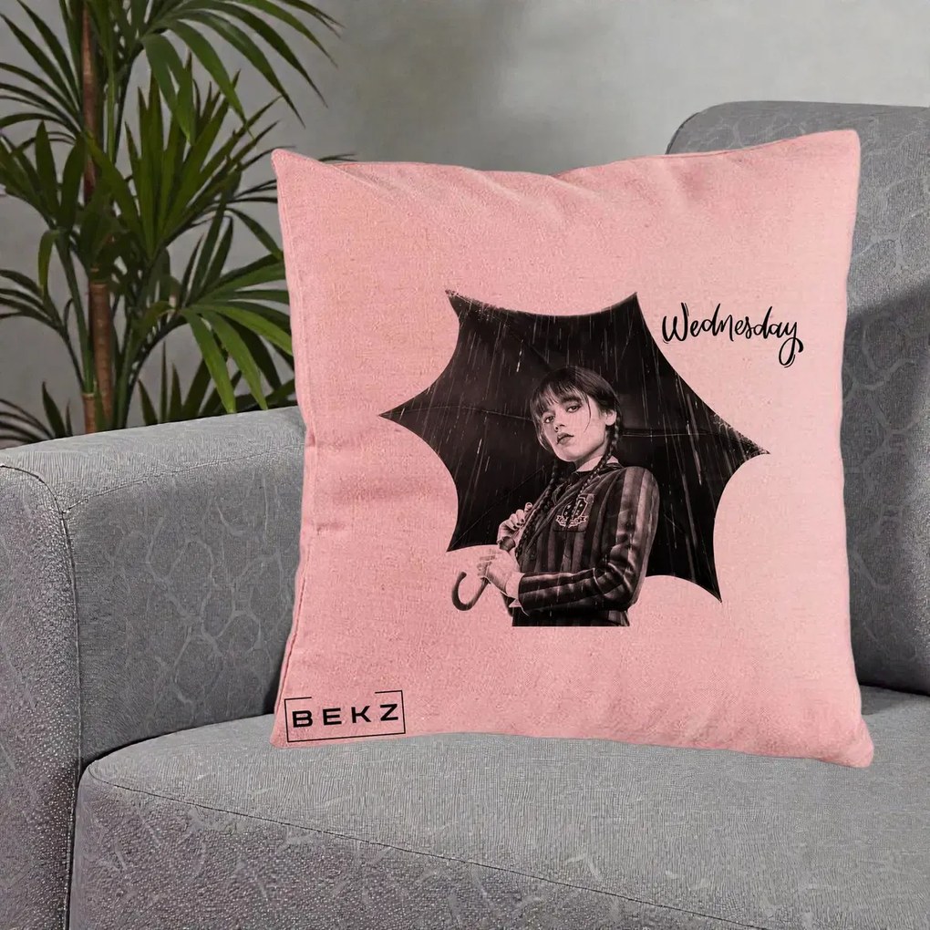 Perna Personalizata Wednesday Addams cu Umbrela Foto, 40x40 cm, Roz, Husa Detasabila, Perna Inclusa, BEKZ®