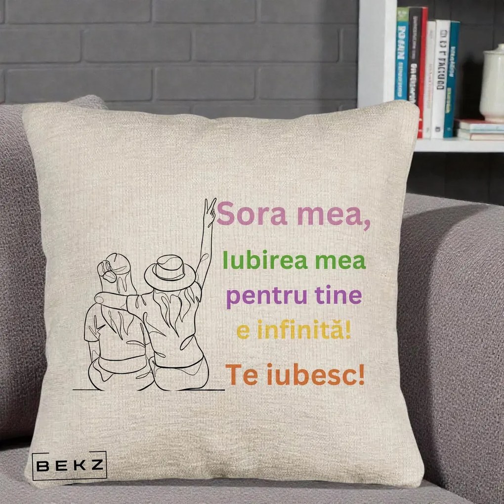 Cadou pentru Sora - Perna Personalizata Sora Mea Te Iubesc Doua Fete cu Palarie si Umbrela, 40x40 cm, Bej Canapea, Husa Detasabila, Perna Inclusa, BEKZ®