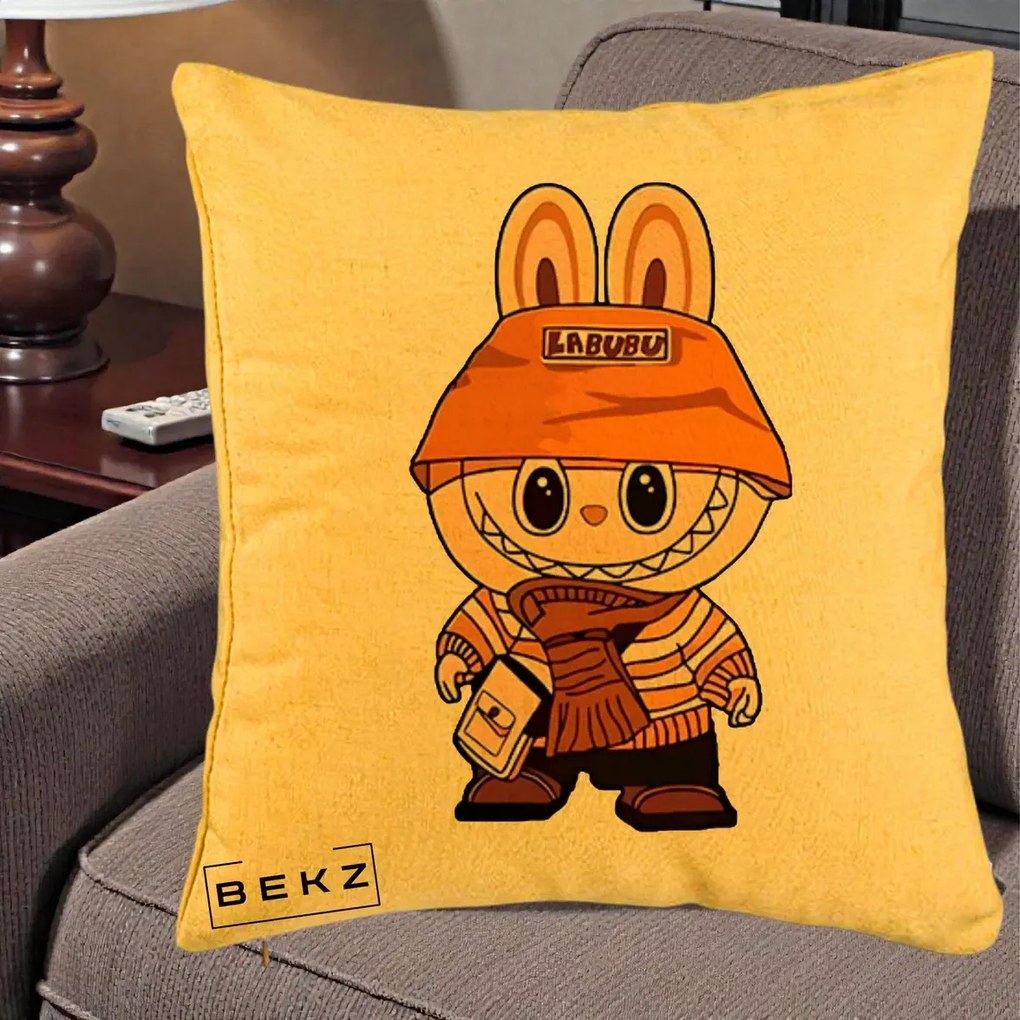 Perna Personalizata Labubu Streetwear Portocaliu, 40x40 cm, Galben, Husa Detasabila, Perna Inclusa, BEKZ®