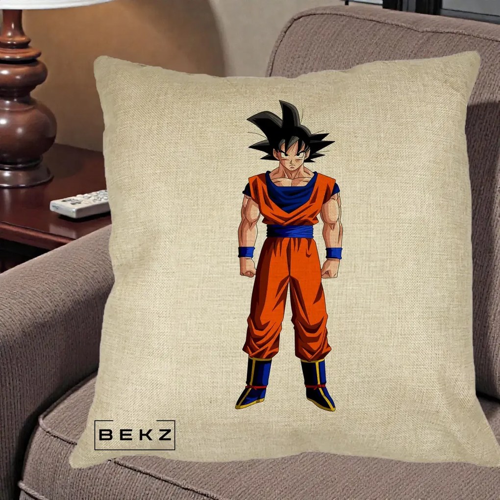 Perna Personalizata Dragon Ball Goku Complet in Gi Portocaliu, 40x40 cm, Crem, Husa Detasabila, Perna Inclusa, BEKZ®