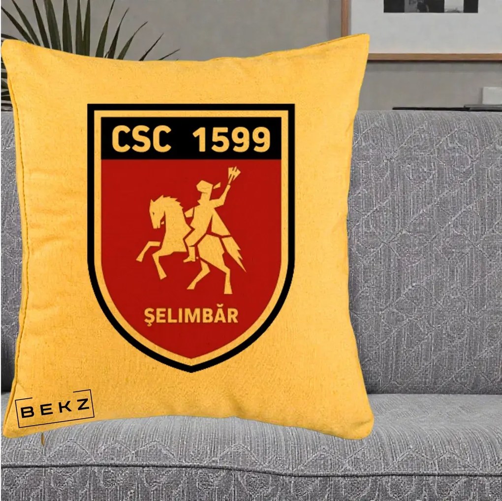 Perna Personalizata CSC 1599 Selimbar Fotbal, 40x40 cm, Galben, Husa Detasabila, Perna Inclusa, BEKZ®