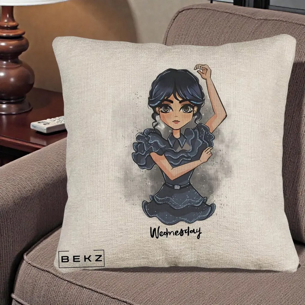 Perna Personalizata Wednesday Addams Dancing Queen, 40x40 cm, Bej Canapea, Husa Detasabila, Perna Inclusa, BEKZ®