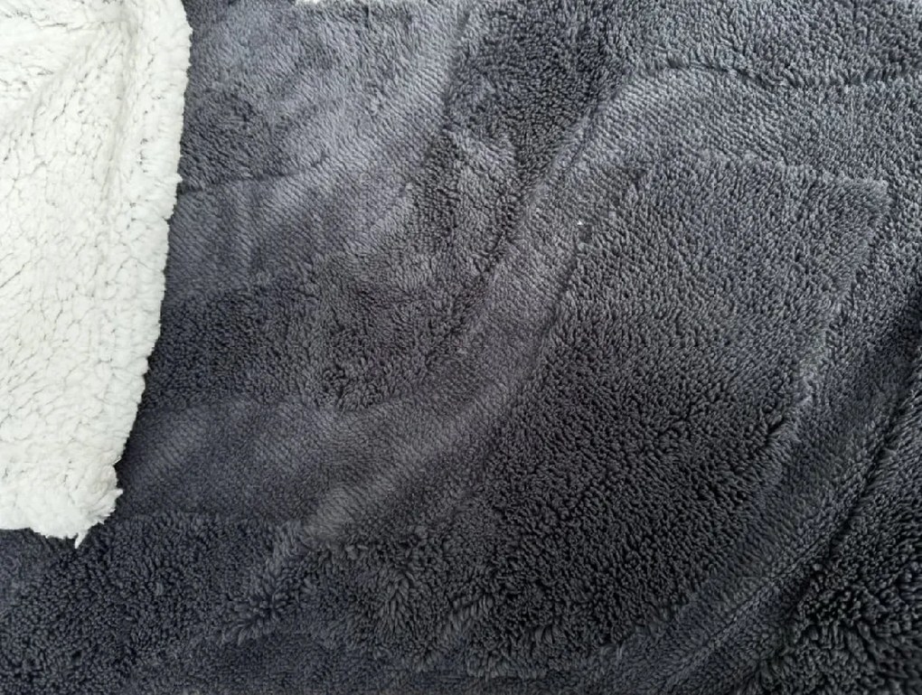 Patura de lux din microplus NESTIVE gri inchis, imitatie de miel Dimensiuni: 150 x 200 cm