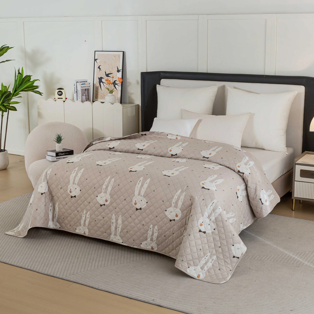 Cuvertura de pat cu model WHITE RABBIT, bej Dimensiune: 170 x 210 cm