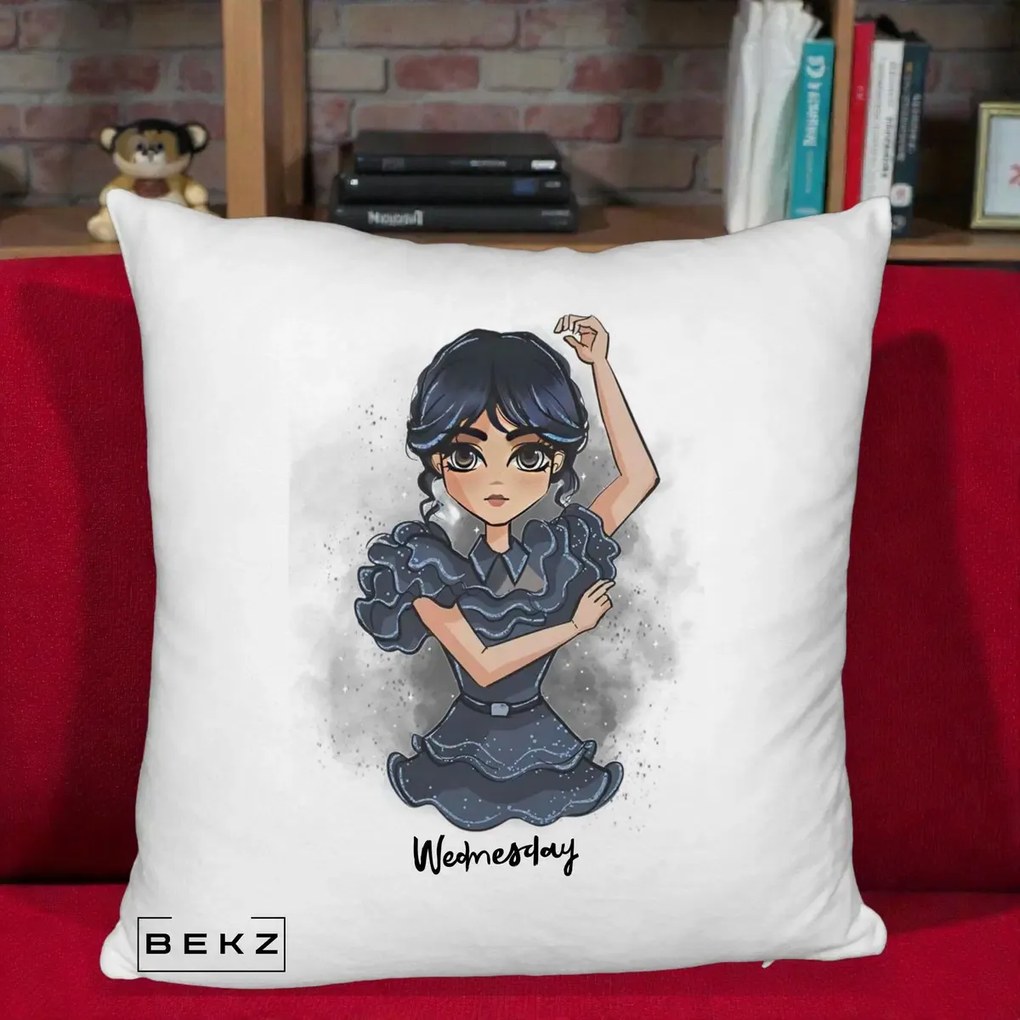 Perna Personalizata Wednesday Addams Dancing Queen, 40x40 cm, Alb Pufos, Husa Detasabila, Perna Inclusa, BEKZ®