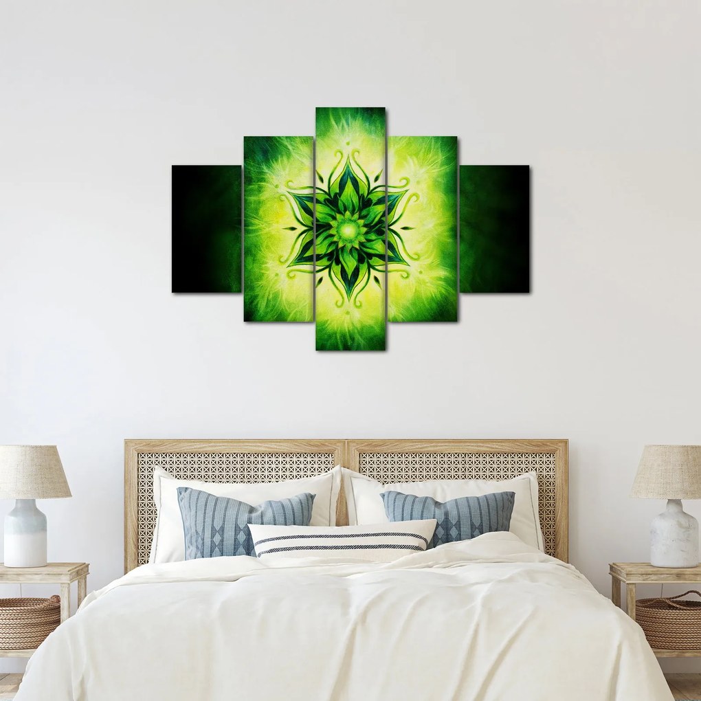 Tablou - Mandala de flori, fundal verde (150x105 cm)