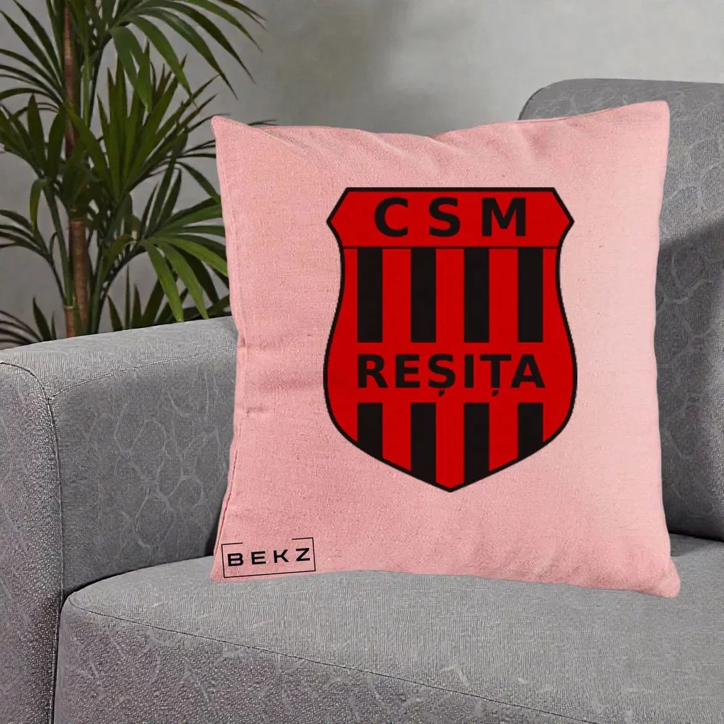 Perna Personalizata CSM Resita Fotbal, 40x40 cm, Roz, Husa Detasabila, Perna Inclusa, BEKZ®