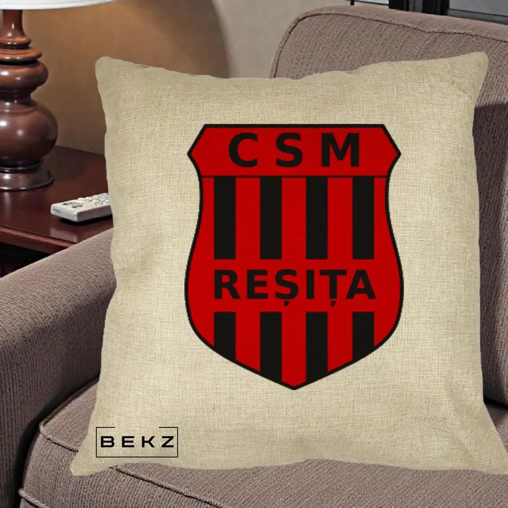 Perna Personalizata CSM Resita Fotbal, 40x40 cm, Crem, Husa Detasabila, Perna Inclusa, BEKZ®