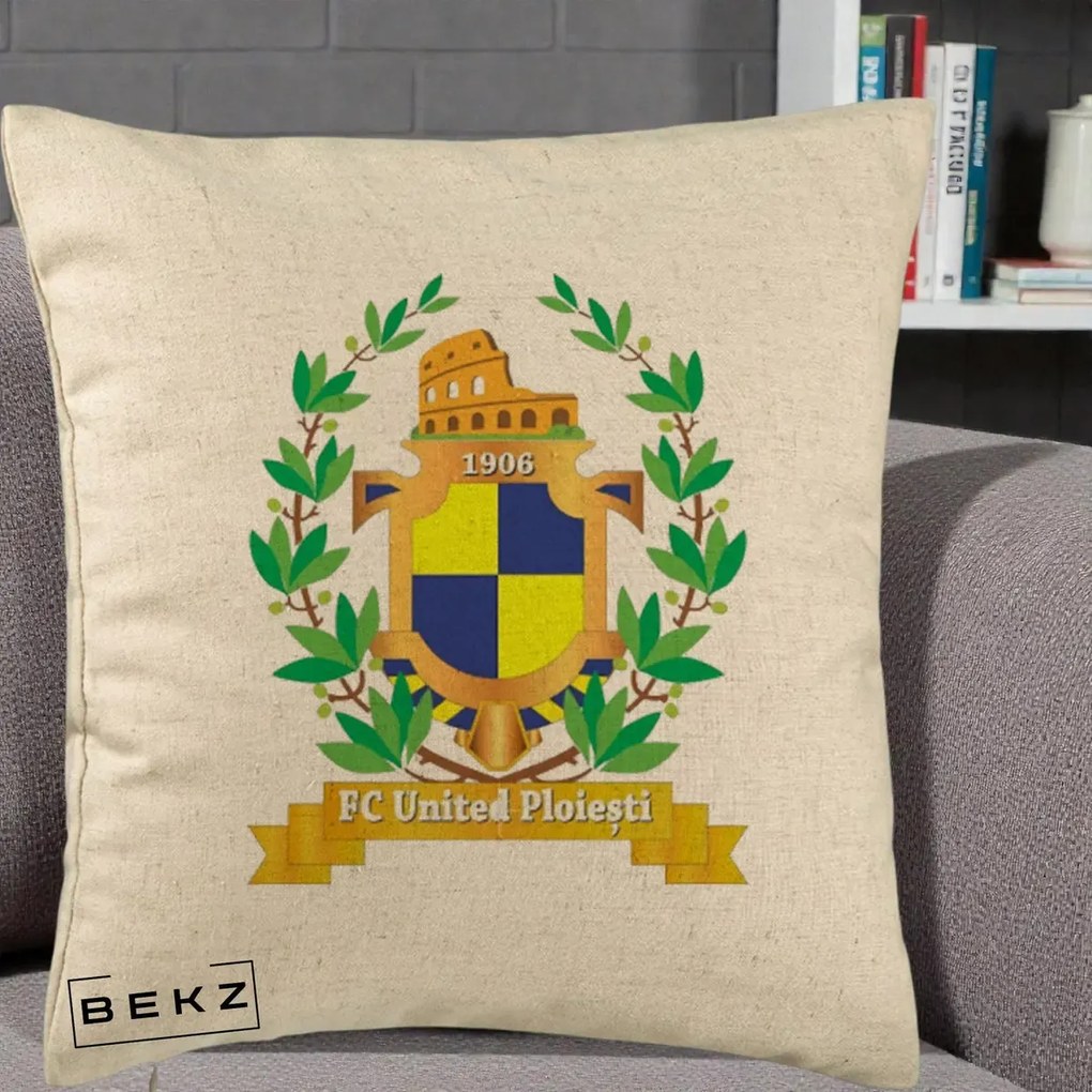 Perna Personalizata FC United Ploiesti 1906 Fotbal, 40x40 cm, Bej, Husa Detasabila, Perna Inclusa, BEKZ®