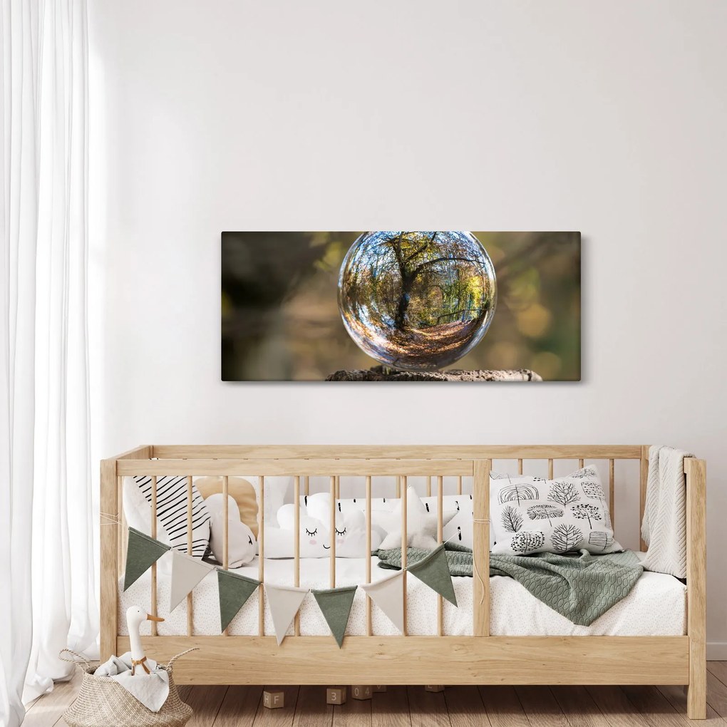 Tablou - Reflecție intr-o sferă transparentă (120x50 cm)