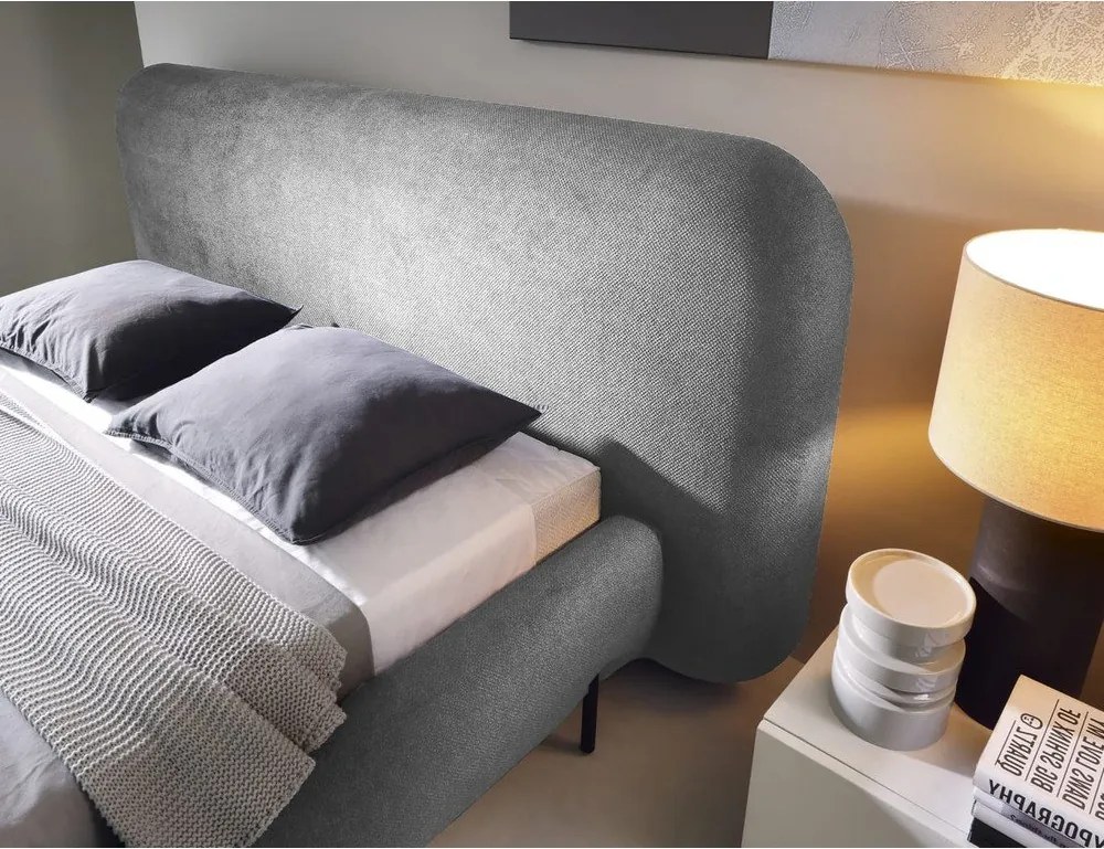 Pat matrimonial gri tapițat cu spațiu de depozitare cu somieră 140x200 cm Pointt – ELTAP