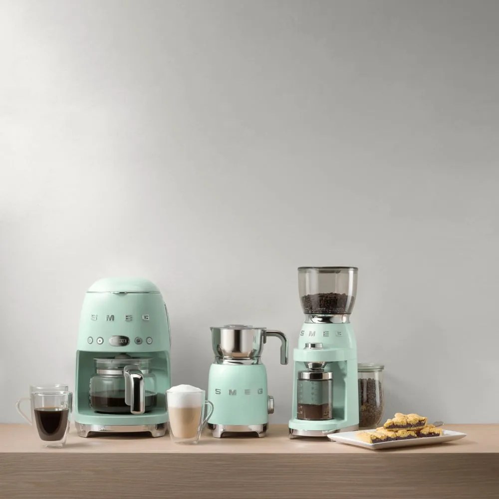 Mașină de cafea cu picurare verde-deschis Retro Style – SMEG