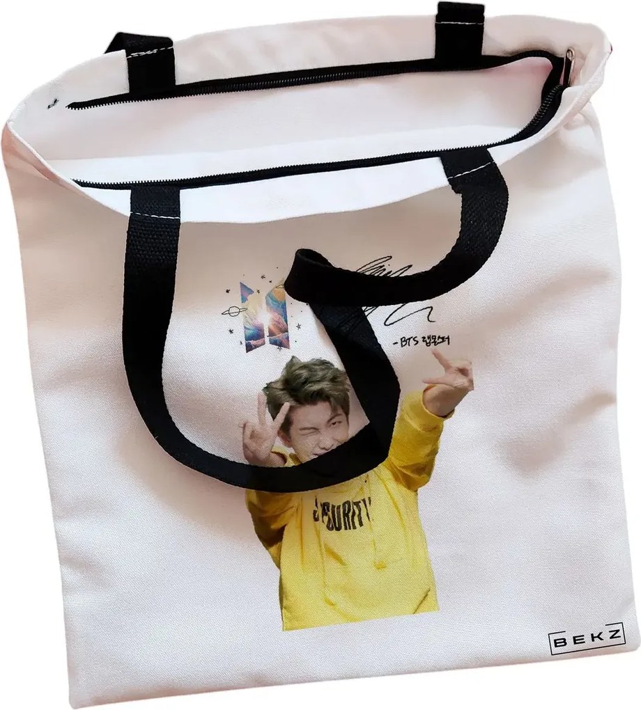 Sacosa de Panza pentru Cumparaturi, Geanta Tote, model BTS RM cu semnatura 2, Cu fermoar, 38x34.5 cm, Alba, BEKZ®